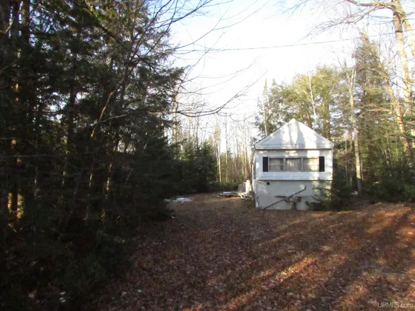 9933 M 94, Manistique, MI 49854