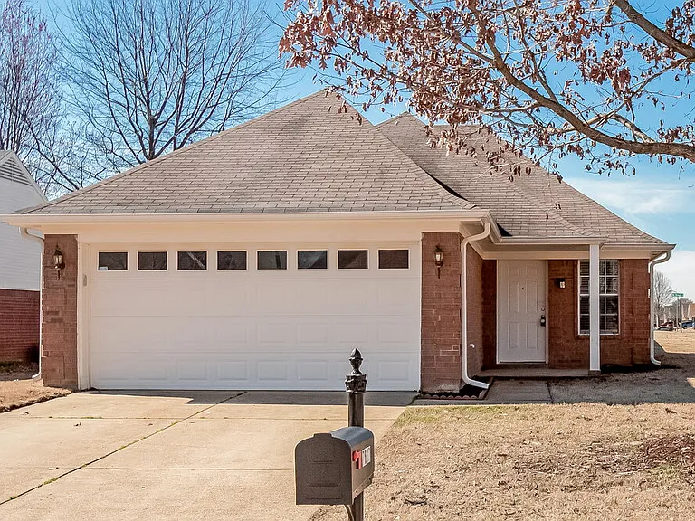 7677 Fox Hunt Dr E — Photo 1