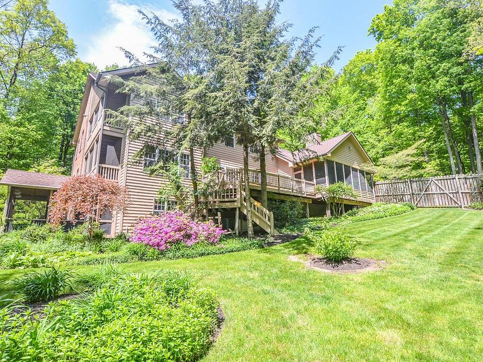 1st image of 220 Victoria Dr