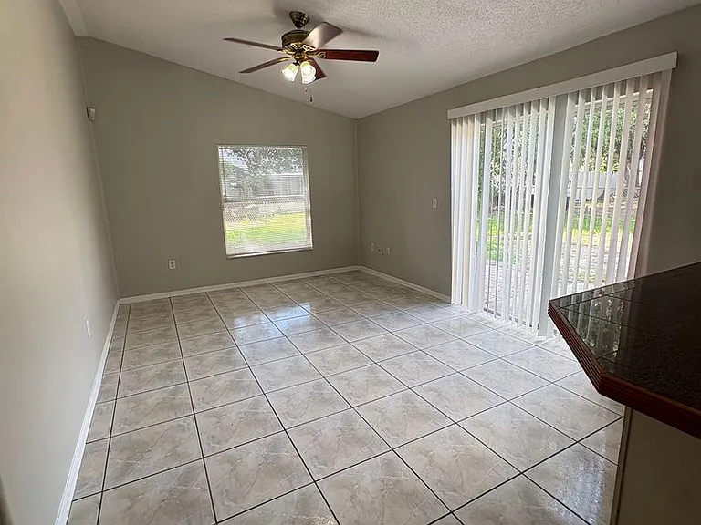 305 Colonade Ct — Photo 5