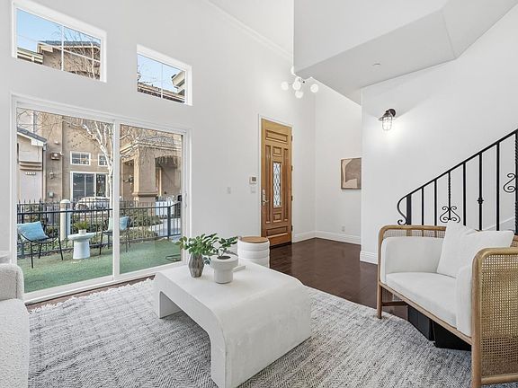 4th image of 3226 Lago De Como Pl