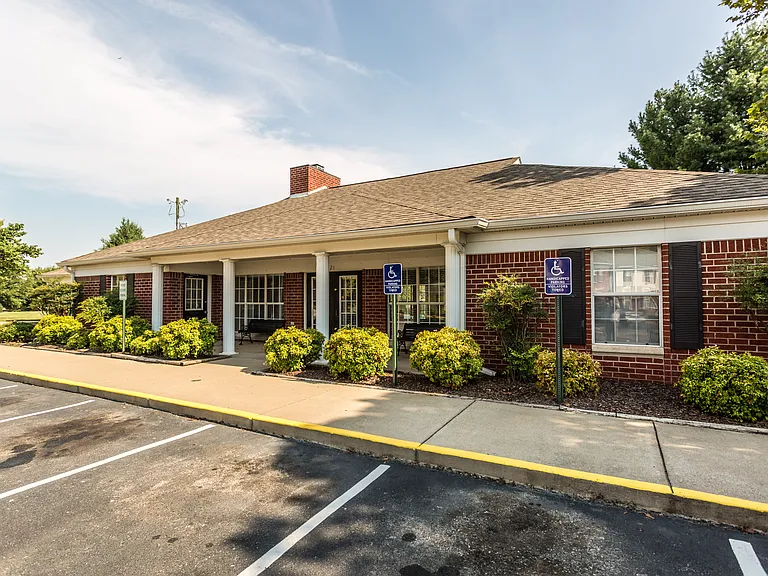 Cumberland Manor — Photo 19