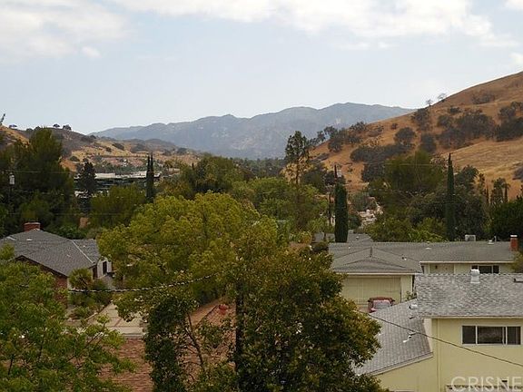 3rd image of 26130 Roymor Dr
