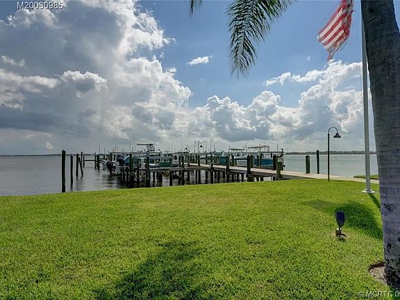4th image of 4000 NE Breakwater Dr