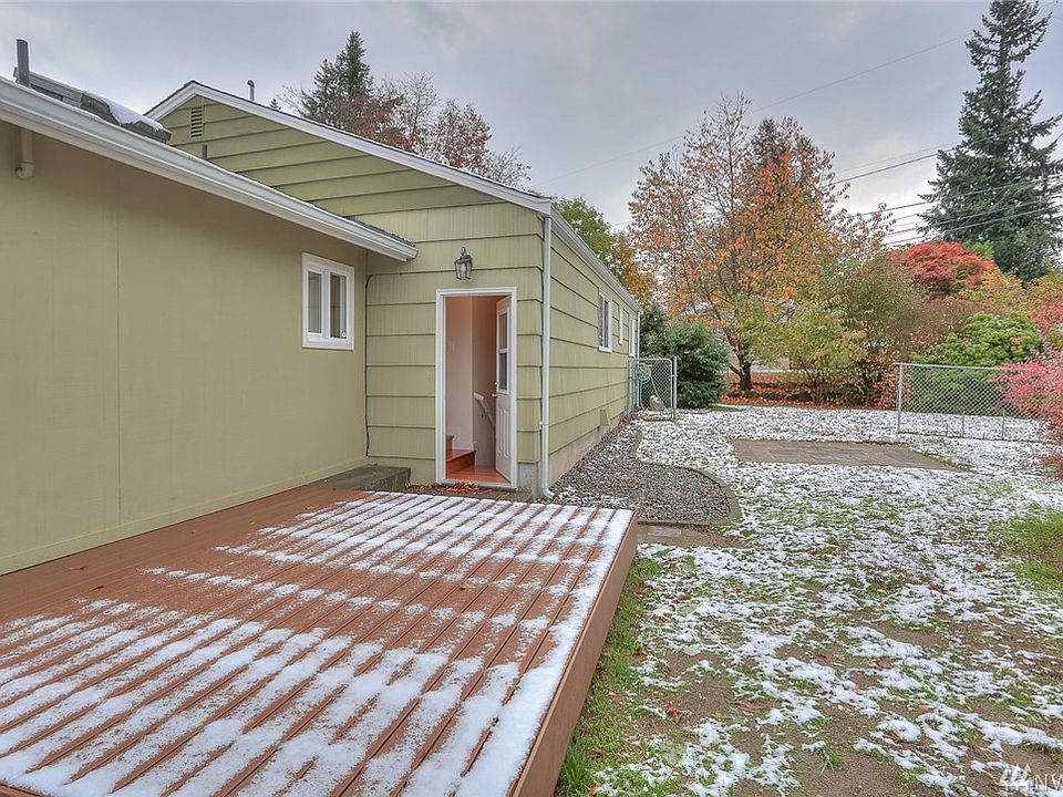 2nd image of 604 S 143rd Pl