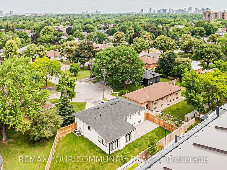 700 Sheppard Ave W #905 — Photo 21