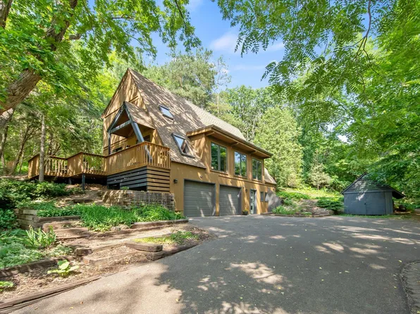 1388 Summit Cir, West Saint Paul, MN 55118