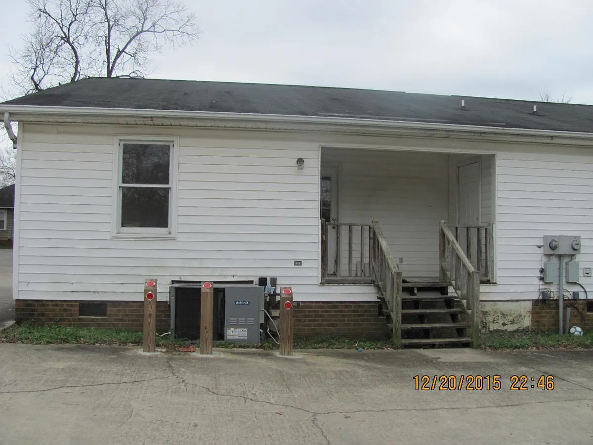 3 bed, 1100 sqft, $1,675 — Photo 2