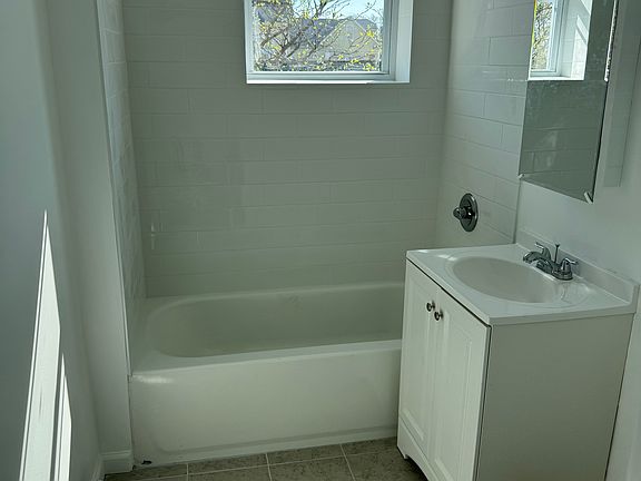 3rd image of 170 Elmora Ave #8