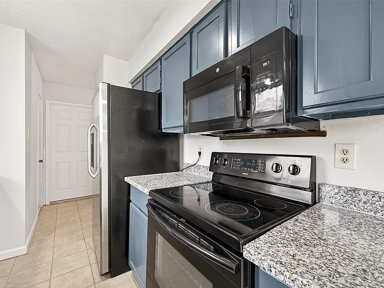 7523 La Place Dr — Photo 15