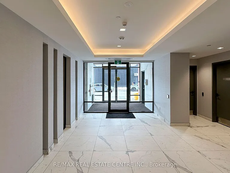 1010 Dundas St E #Penthouse 12 — Photo 4