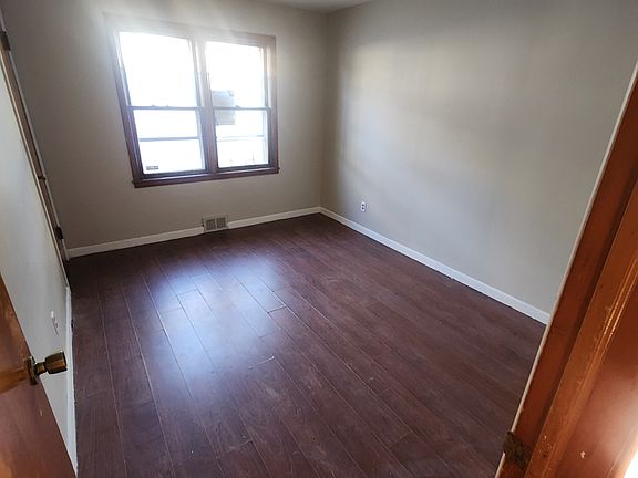 5th image of 2702 Welch Ave