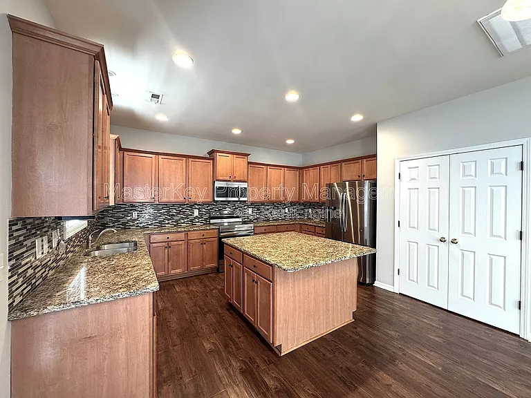 204 Straywhite Ave — Photo 10
