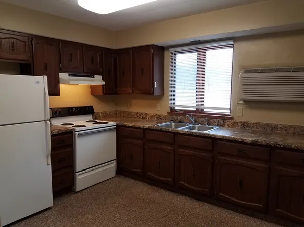 2970 Wildwood Dr, Dubuque, IA 52001