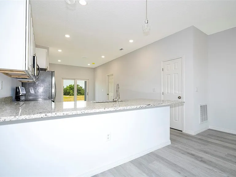 833 Colville Dr — Photo 29