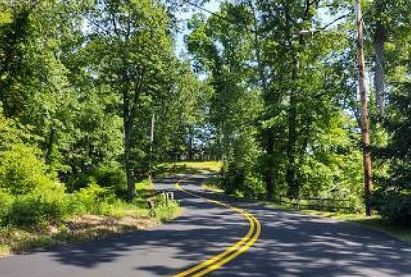 Exterior Neighborhood (street photo)