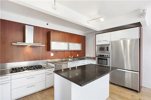 Sold by Platinvm Property Group New York | media 2