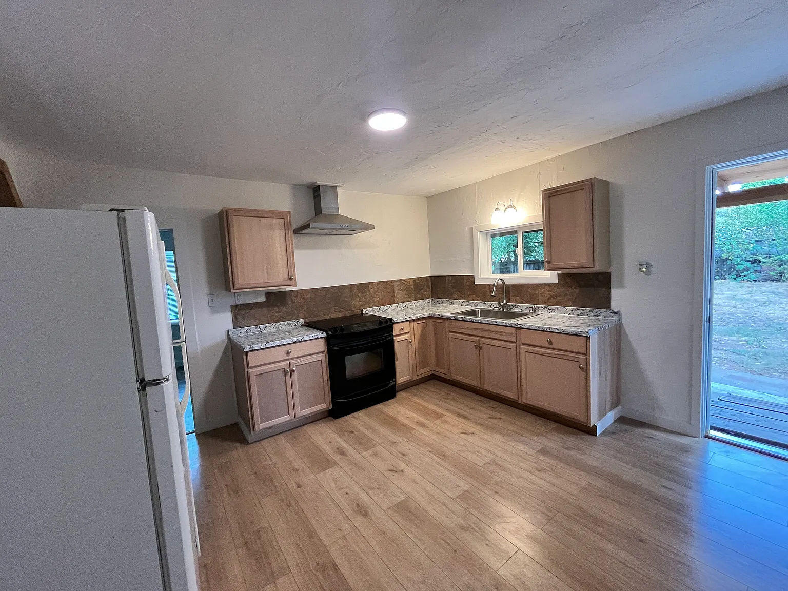 2 bed, 800 sqft, $1,550 — Photo 3
