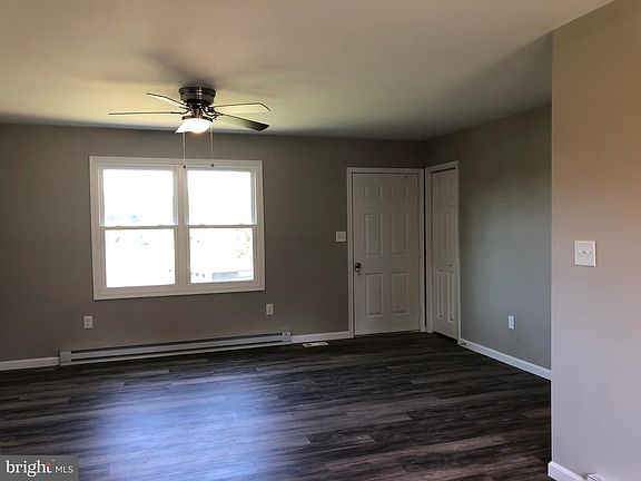 3rd image of 9382 Windsor Dr