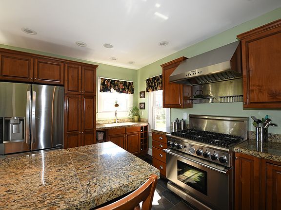 4th image of 108 Vista Dr