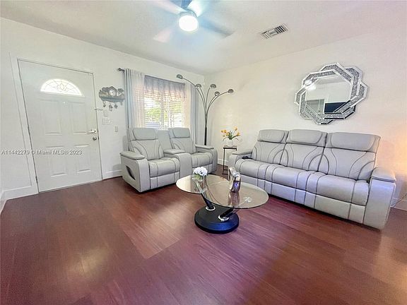4th image of 15783 NE 18th Ave