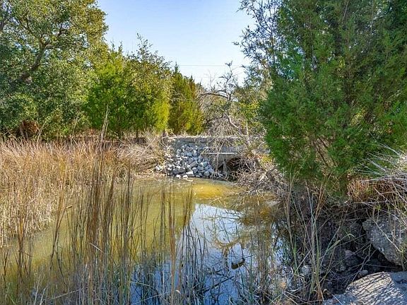 3rd image of 328 Maggie Rd