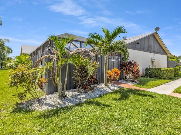 1050 Summit Trail Cir APT B, West Palm Beach, FL 33415