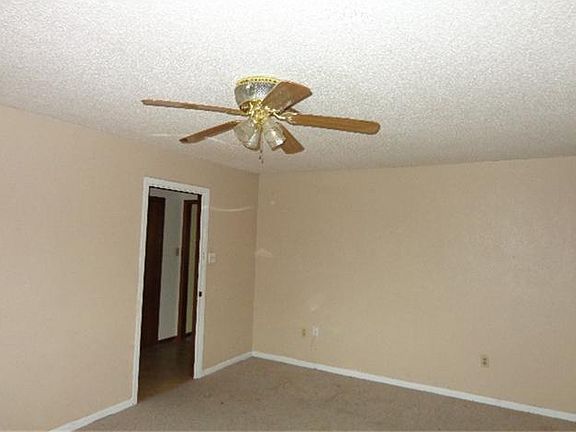 4th image of 4613 E 38th St