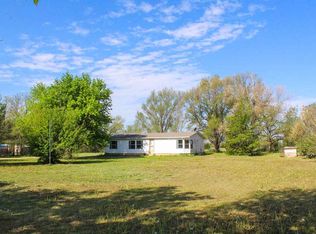 8329 N Ridge Rd, Valley Center, KS 67147