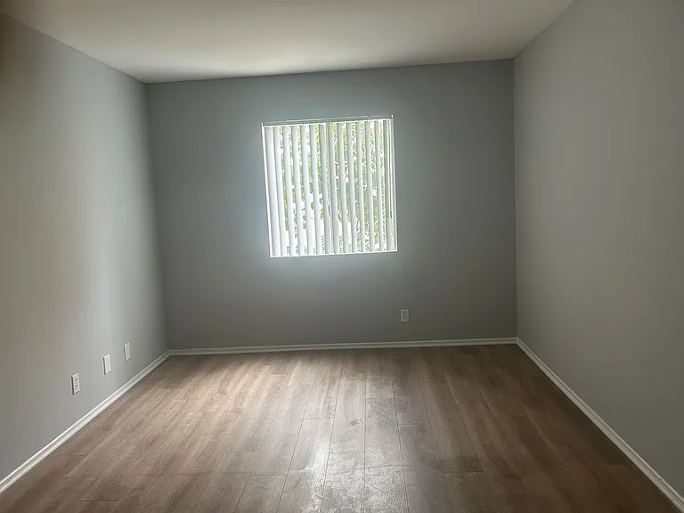1045 S. Ardmore Avenue — Photo 7
