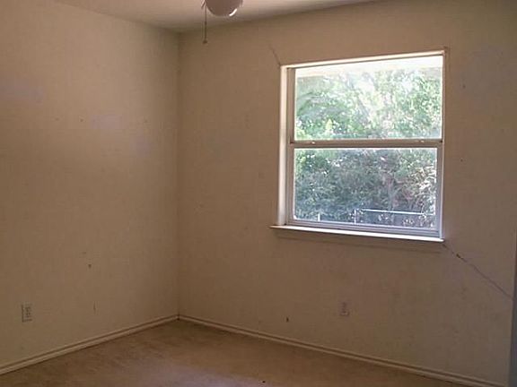 3rd image of 3204 View Ln
