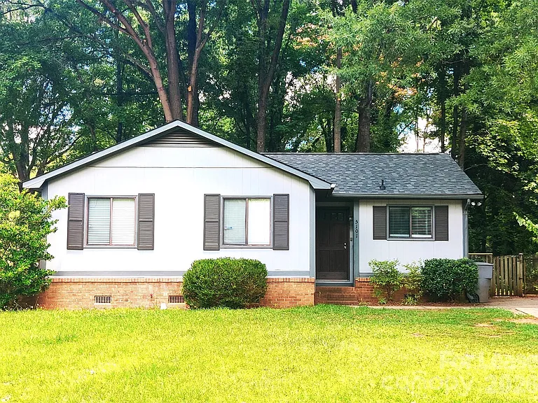 5101 Glenview Ct — Photo 1