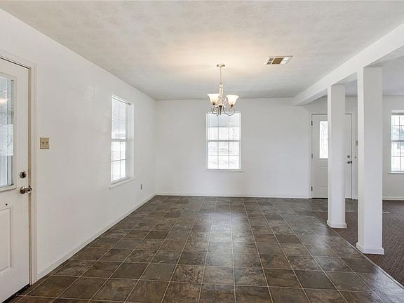4th image of 2645 Rushmore Dr