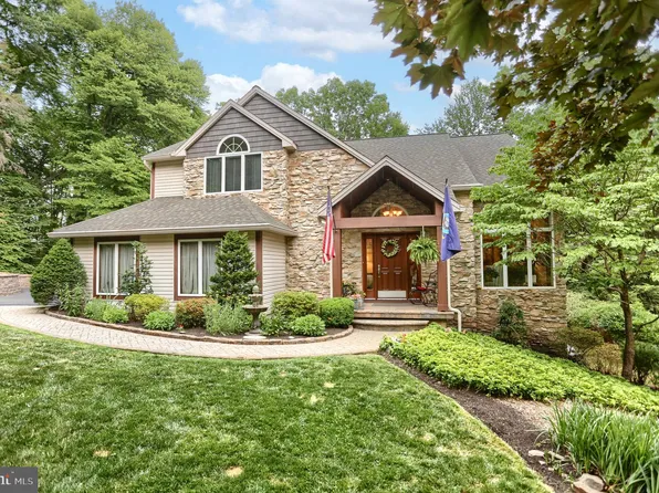 5005 Mountain Ridge Ln, Harrisburg, PA 17112