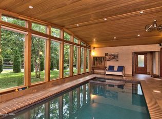 100 Mink Ct, Dingmans Ferry, PA 18328