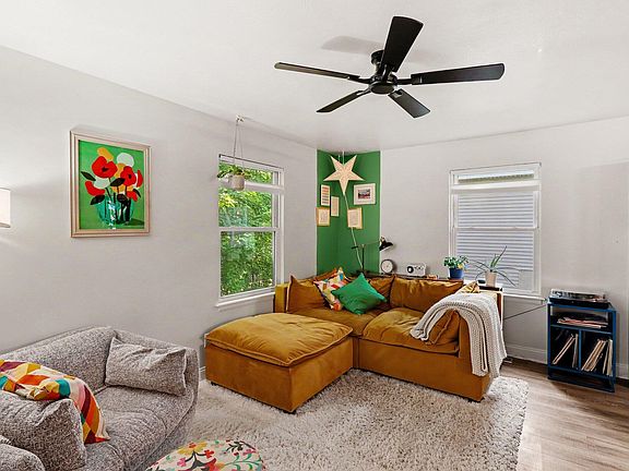 3rd image of 2909 Parkview Ave
