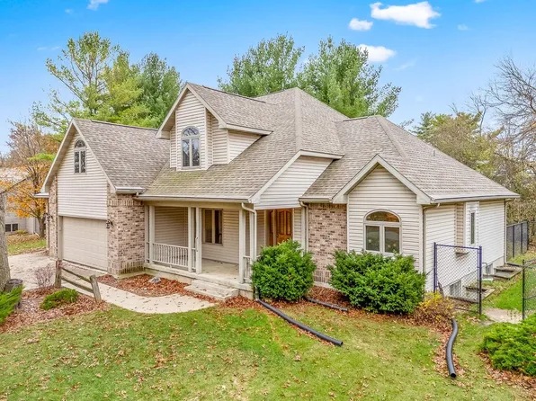 W7243 W North Shore Dr, Portage, WI 53901