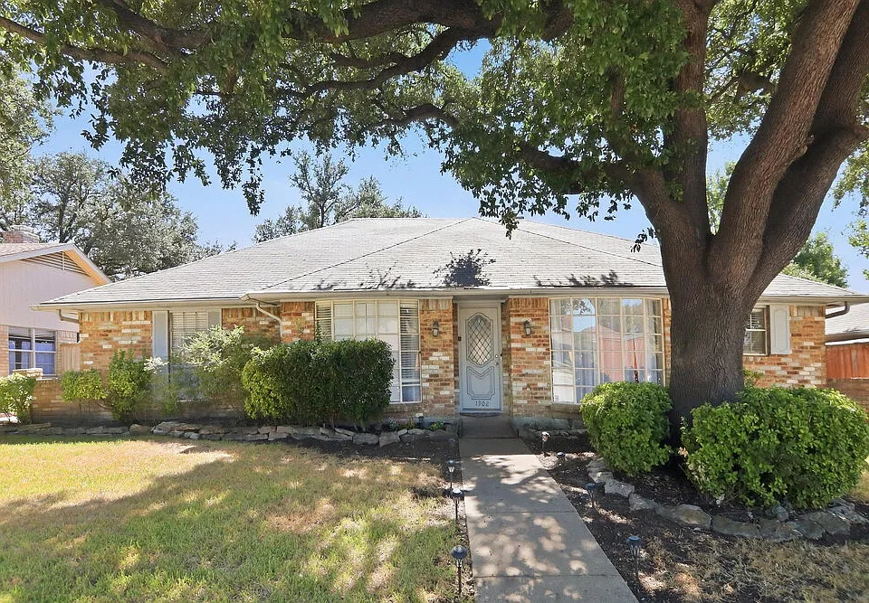 1902 Westminster Dr