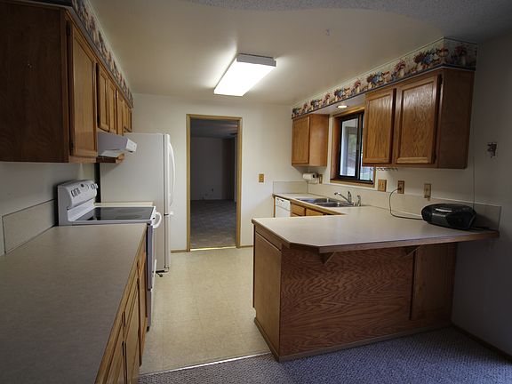 Ktchn, leading to family rm