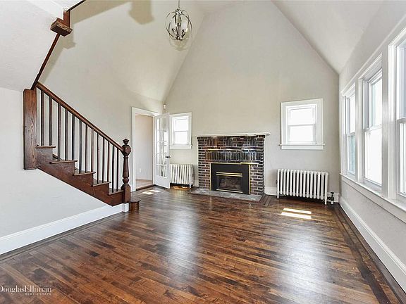 3rd image of 2503 Centre Ave