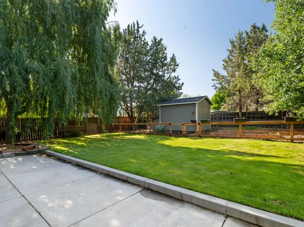 2944 SW Deschutes Dr, Redmond, OR 97756
