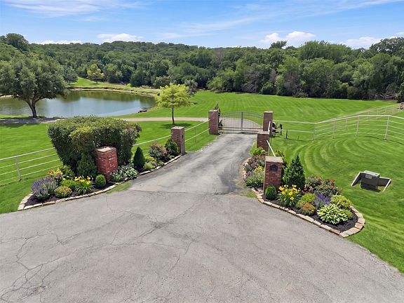 4th image of 8295 Mountain View Rd
