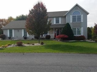 411 E Mayfield Cir, Bethlehem, PA 18020