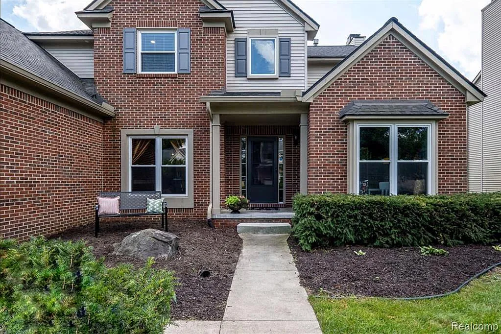 3 bed, 2.5 bath, 3144 sqft, $3,200 — Photo 1