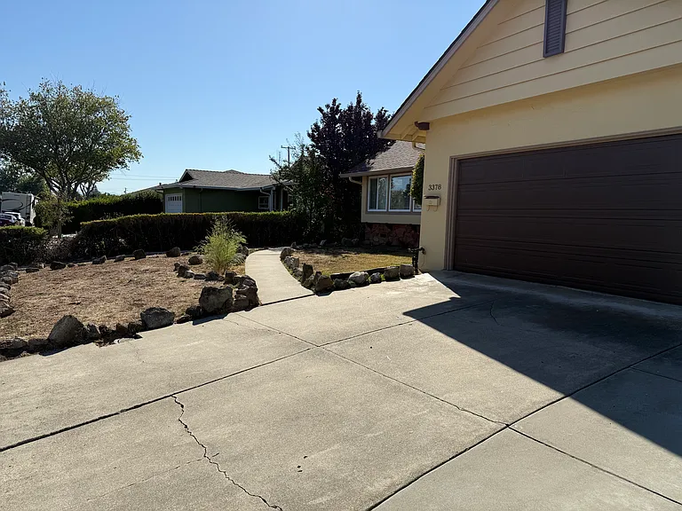 3378 Vanderbilt Way — Photo 2