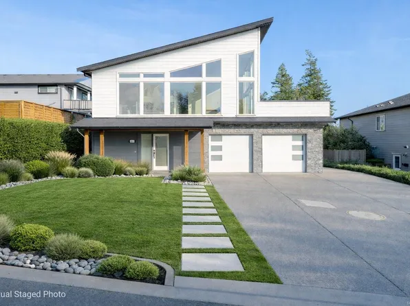 2211 Winfield Dr, Sooke, BC V9Z 0N1