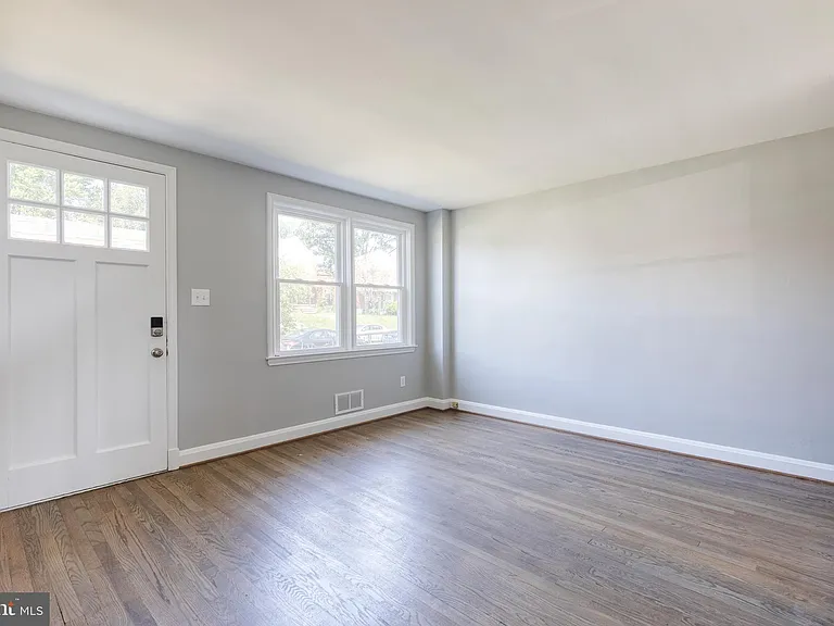 633 Lucia Ave — Photo 4