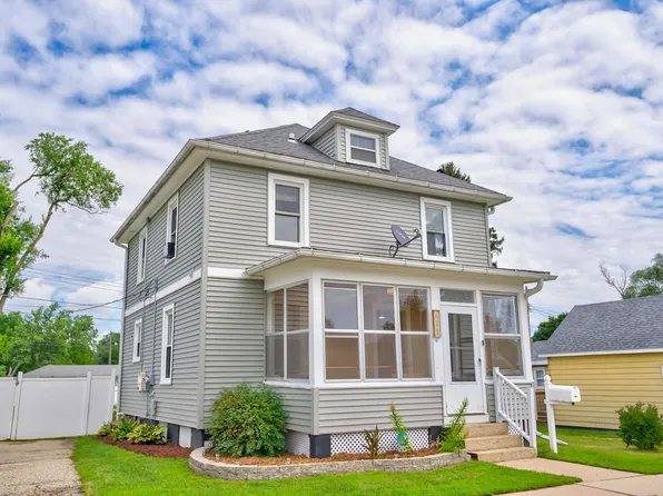 811 W Franklin St, Portage, WI 53901