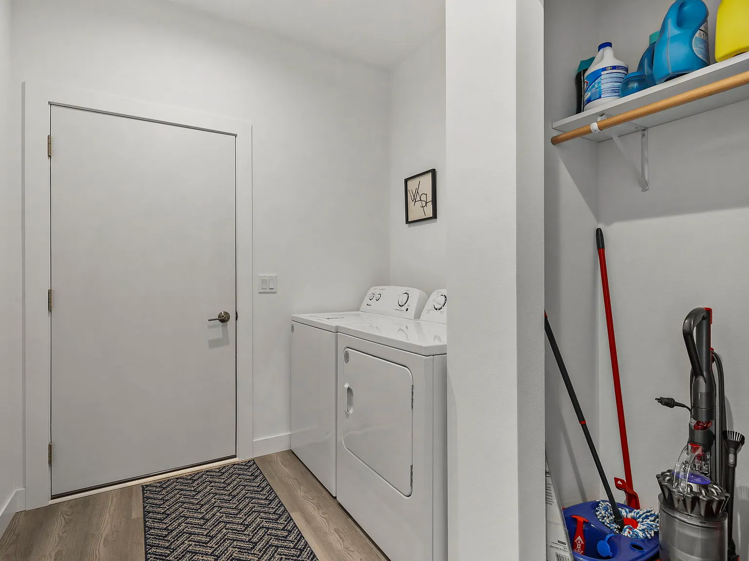 3 bed, 1400 sqft, $2,600 — Photo 2