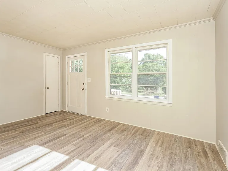 1006 E Devonshire St — Photo 19
